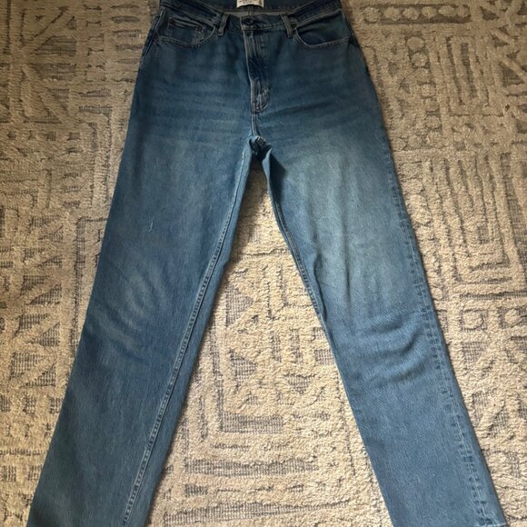 Abercrombie & Fitch Ultra High Rise 90s Straight Jean in Medium, Size 31XLong - Picture 2 of 8